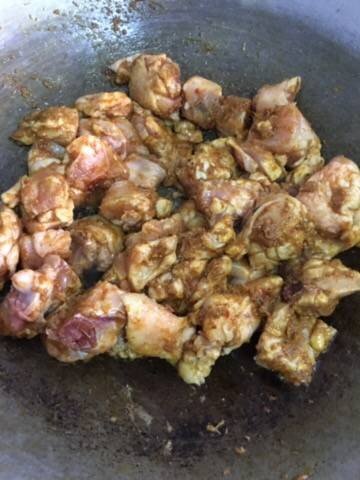 วิธีทำ “ไก่ผัดพริกแกงใต้โหรพา”
