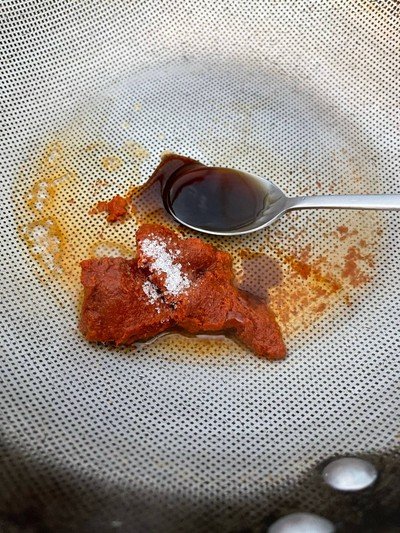 วิธีทำ ผัดพริกแกงกุ้งปลาหมึกถั่วฝักยาว 